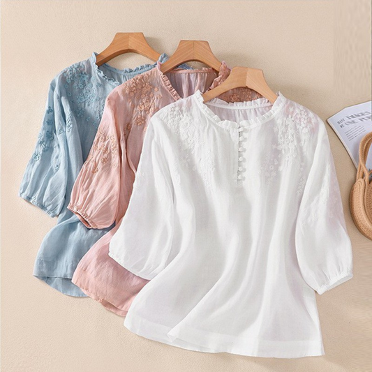 Sorelia – Blouse in cotton voile with embroidered shoulders
