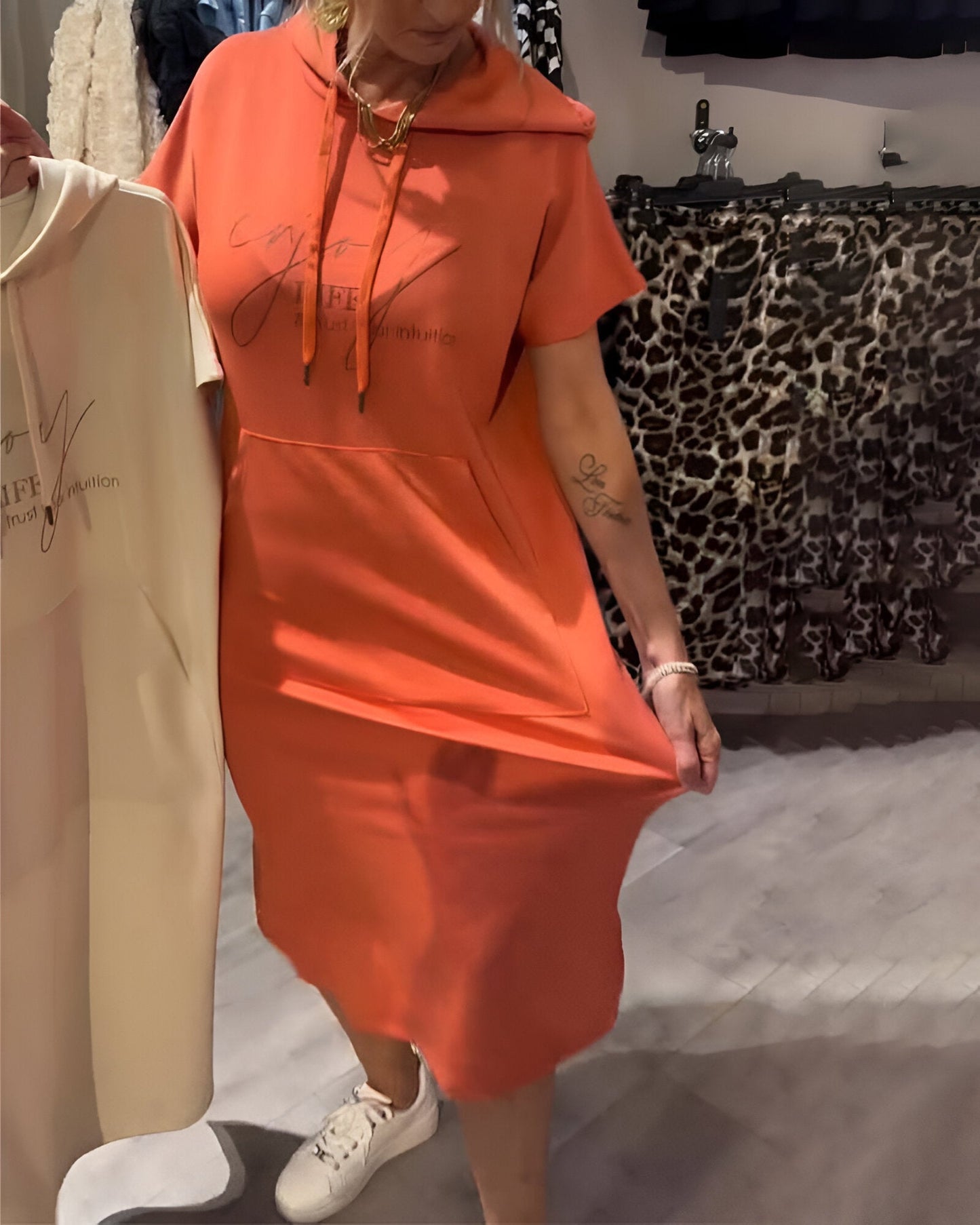 Ebba™ | Casual Dress with Hood and Feminine Fit          Vragen aan ChatGPT